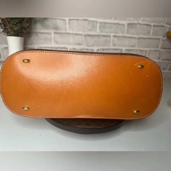 Celine Macadam Canvas Handbag Brown Coated
Canvas with double leather handles - Picture 5 of 8